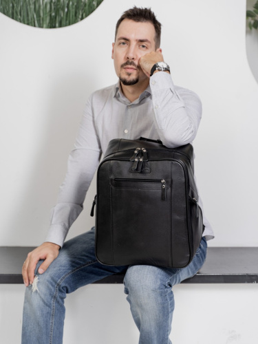 Кожаный рюкзак Cossira black Carlo Gattini 3048-01